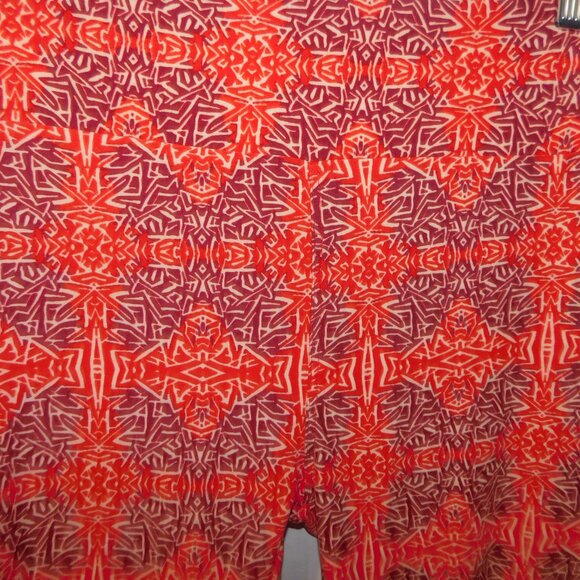 LuLaroe Red Burgundy Hidden bat Womens Leggings OS size 2 -10 - Picture 6 of 7